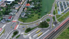 Od strony pętli Junikowo, za przejazdem